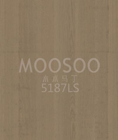 Moderne lamellpaneler i hvit eik