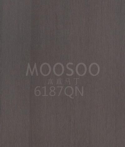 Hvit eik trådbørstet trepanel i møbelkvalitet