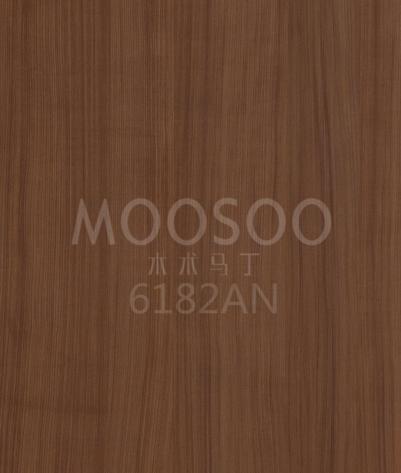 Trådbørstede paneler i gyllent teaktre